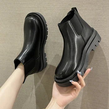 Черно-белые женские ботинки 